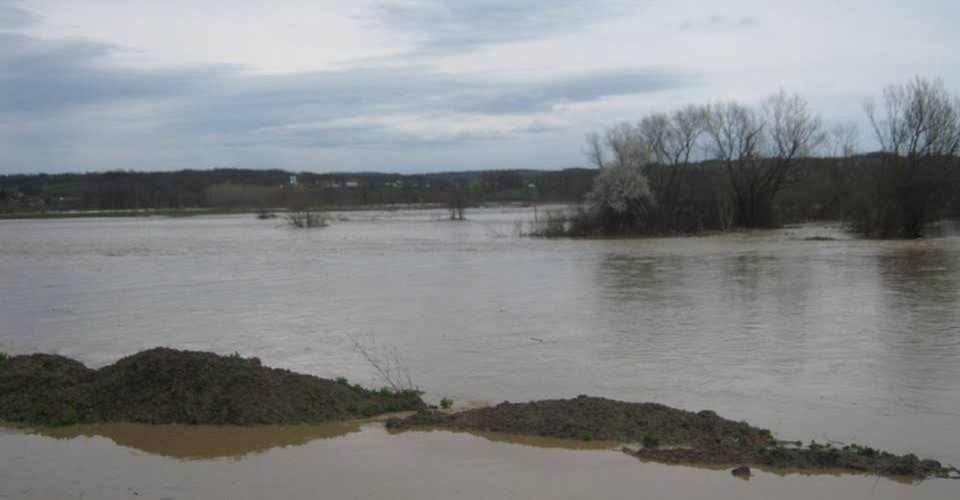Ванредна ситуација у 15 општина, поплављено 710 домаћинстава
